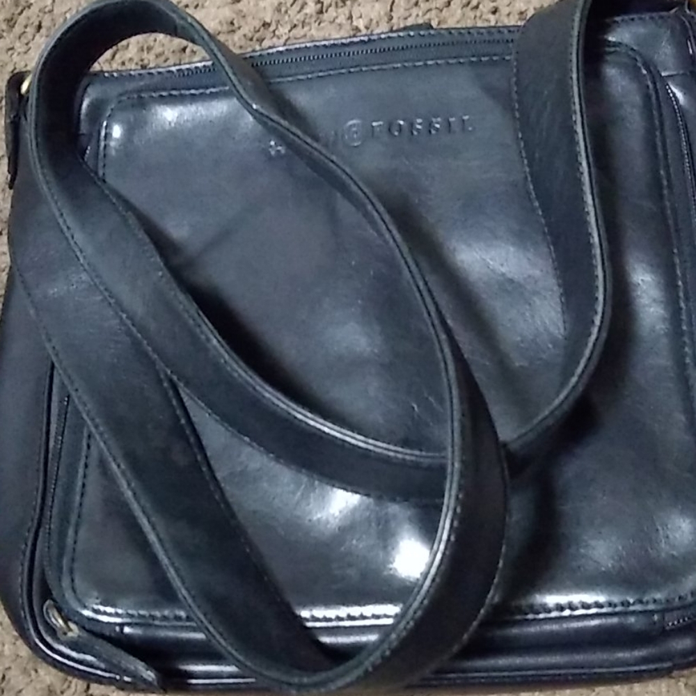 Vintage fossil crossbody bag. - Picture 13 of 17